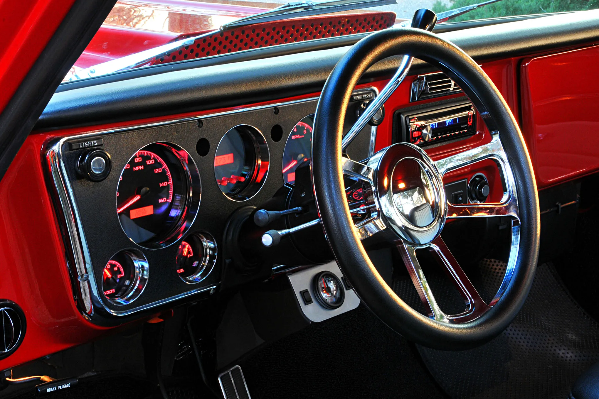 SOLIDWORKS for Makers 如何帮助经典卡车打造更好的仪表板