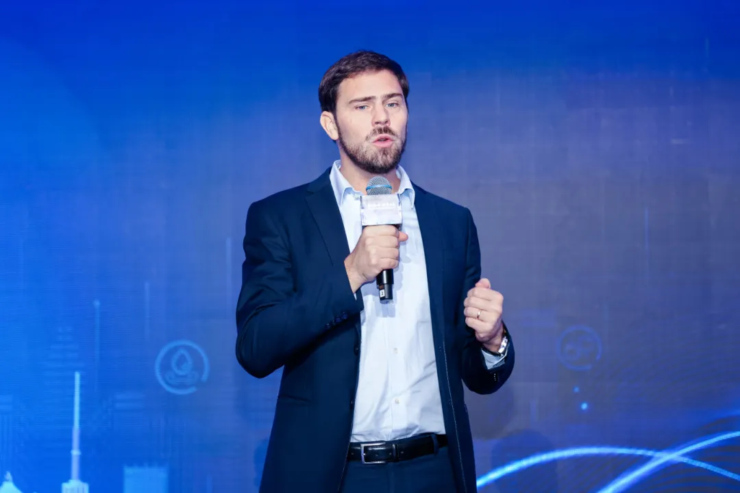 邓为民达索系统全球建筑、工程与施工行业副总裁 邓为民达索系统全球建筑、工程与施工行业副总裁